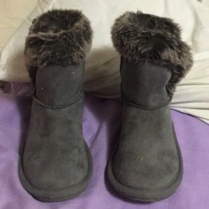 Children’s place grey boots